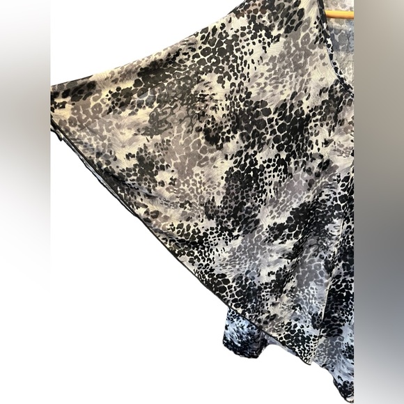 EUC Susie in the City Animal Print Blouse - Picture 2 of 5